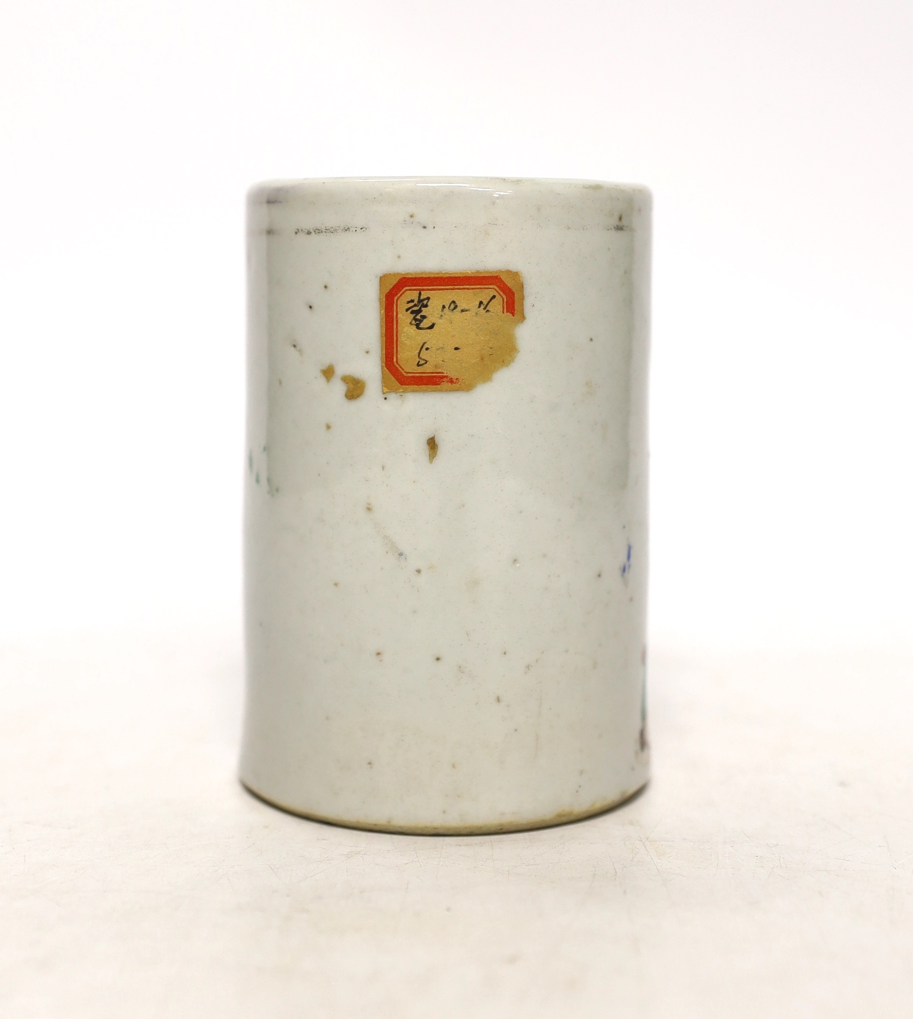 An early 20th century Chinese porcelain brush pot, 10cm